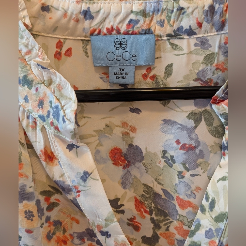 CeCe Split Neck Top Plus  Multicolor Floral Blouse Egret New Size 3X - Picture 5 of 6